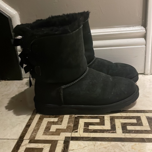 Kids Bailey Bow UGGS - Picture 2 of 5